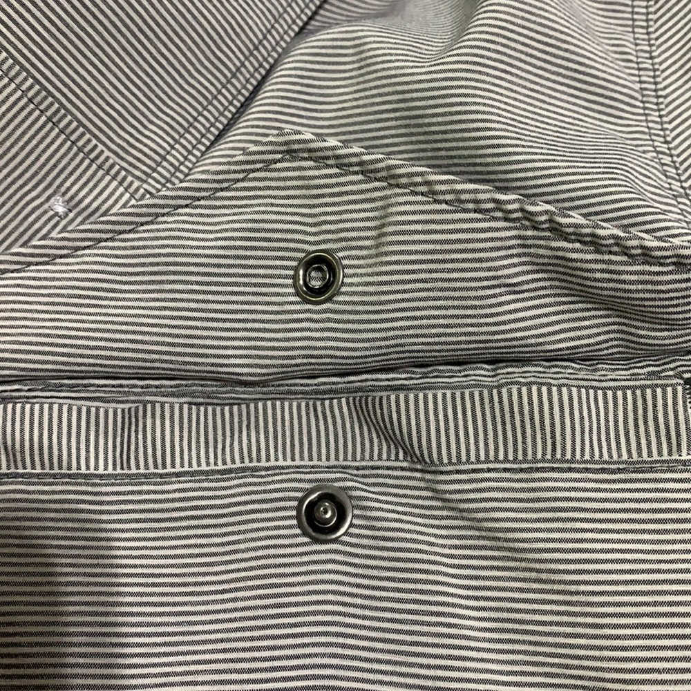 Mountain Hardware Citypass Popover Gray and White Stripe Shirt Med - Picture 4 of 9